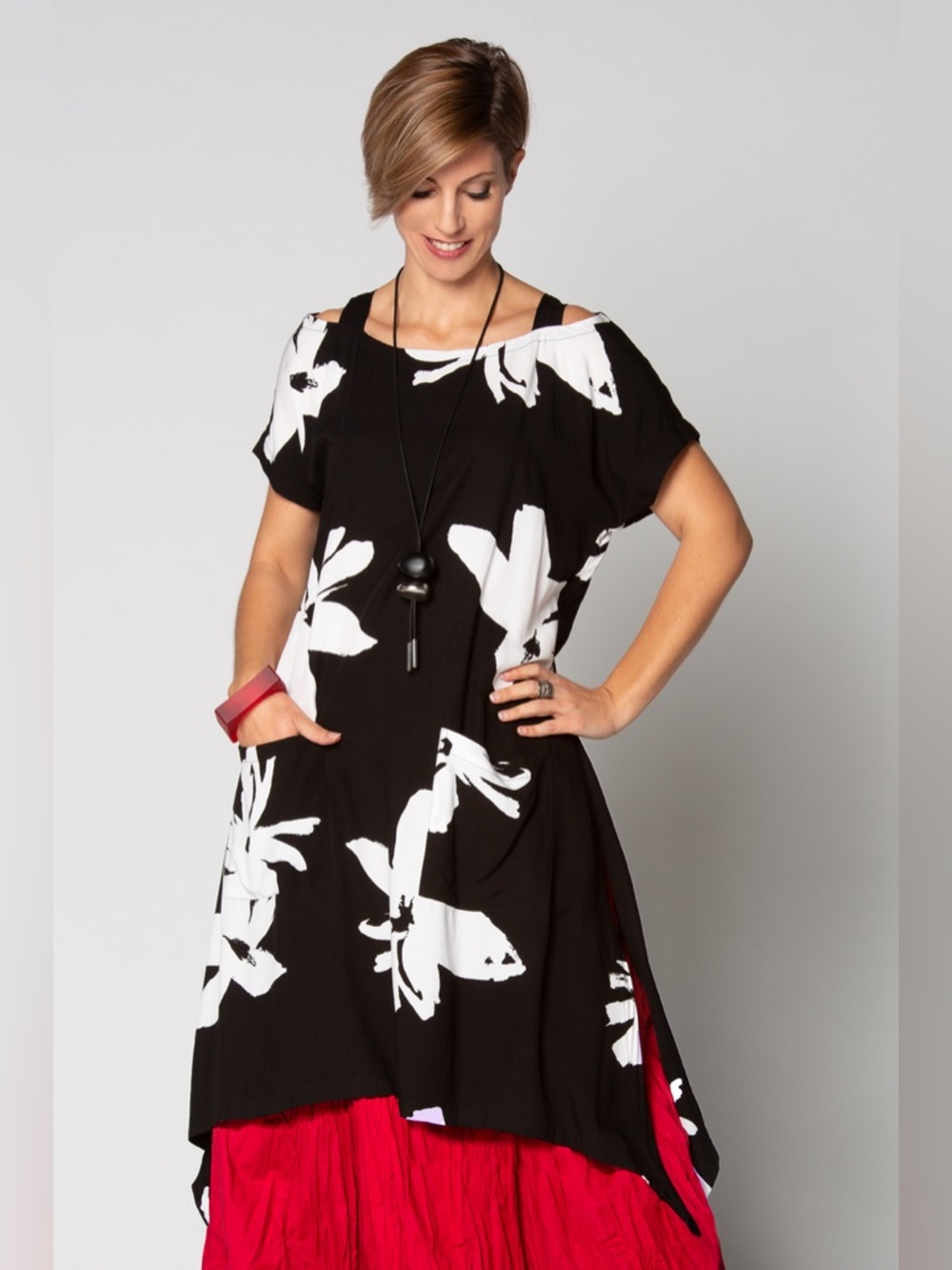 KALIYANA WIDE NECK TUNIC in Boston B&W GEORGIA - LIKE NEW - SIZE LGE (16-20)